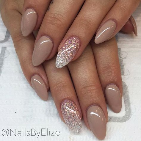 Graduation Nails Designs To Recreate For Your Big Day ★ See more: http://glaminati.com/graduation-nails-designs/ Graduation Nail Designs, Almond Nail Art, Glitter Accent Nails, Graduation Nails, Almond Nails Designs, Nails 2024, Neutral Nails, Prom Nails, Accent Nails