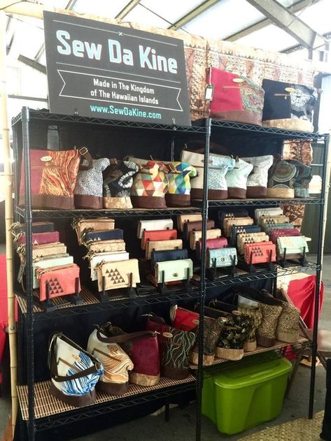 Boutique Bag Display, How To Display Tote Bags At A Craft Fair, Tote Bag Display Craft Fair, Sewing Business Ideas, Bag Display Ideas, Bag Store Display, Craft Booth Design, Vendor Booth Display, Homemade Business