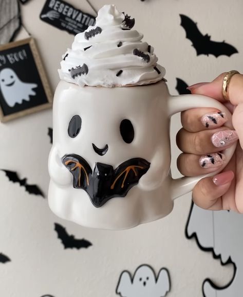 Fall House, Halloween Inspo, Fall Halloween Decor, Halloween Inspiration, Cute Cups, Halloween Home Decor, Autumn Aesthetic, Porch Decor, Cute Mugs