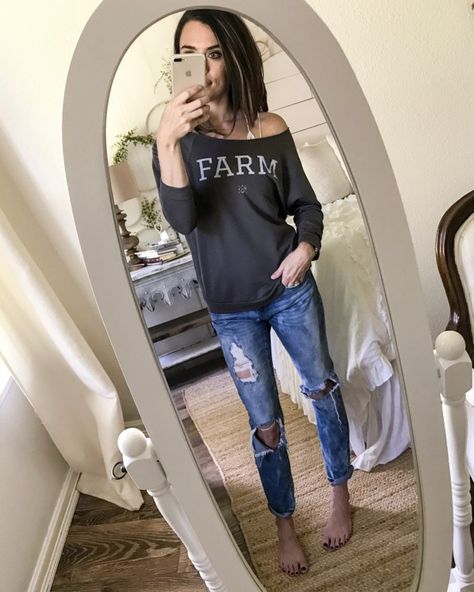 CottonStem.com farmhouse decor farm style mom outfits comfy cozy fall clothes sweatshirt Fall Products, Flat Lay Outfit, Fall Sweatshirt Outfit, Cotton Stems, Fall Winter Wardrobe, Fall Capsule Wardrobe, Cozy Farmhouse, Comfy Cozy, Cozy Sweatshirts