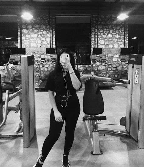 Gym, mirror, black-white, selfie Gym Mirror Selfie Female, Gym Girl Mirror, Gym Mirror Selfie, Gym Pics, Gym Mirror, Gym Mirrors, Gym Pictures, Gym Girl, Mirror Photo