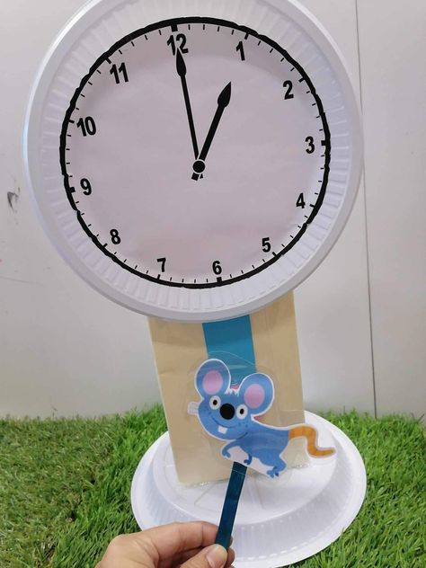 Hickory dickory dock Hickory Dickory Dock Craft, Eyfs Ideas, Nursery Rhymes Activities, Hickory Dickory Dock, Hickory Dickory, Rhymes For Kids, Nursery Rhyme, Craft Paper, Paper Plate