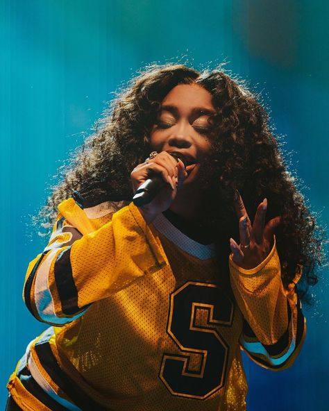 Sza Yellow, Sza Singer, Yellow Aesthetic Pastel, Pretty Wallpaper Ipad, Best Hip Hop, Normal Girl, Good Luck Quotes, Female Rappers, Marine Biology