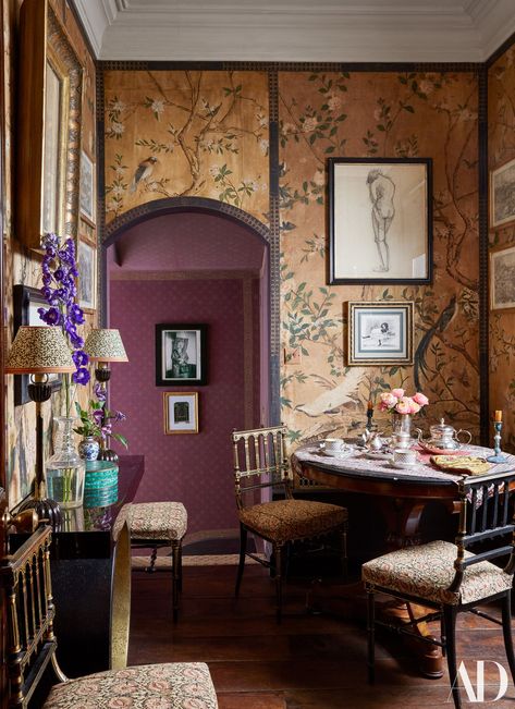 Laura Sartori Rimini of AD100 Studio Peregalli's London Home is a Layered, Historic Jewelbox One Bedroom Flat, Moving To England, Simple Interior, Chinoiserie Wallpaper, English House, The Dining Room, Design Del Prodotto, Neutral Decor, Rimini