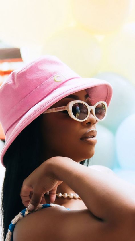 Dearra Taylor, Rich Girl, Single Women, Kim Kardashian, Rihanna, Mirrored Sunglasses, Black Women, Lookbook, Sunglasses