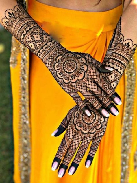 Traditional Mehndi Designs, Mehandhi Designs, Front Mehndi Design, Simple Mehendi Designs, Indian Mehndi Designs, Tato Henna, Mehndi Designs Bridal Hands, Bridal Henna Designs, Modern Mehndi Designs