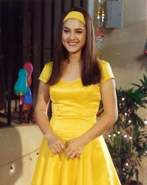 Preity Zinta Unseen Pictures Visit: https://bit.ly/38g04c1 #PreityZinta #Actress #IndianActress #BollywoodActress #BeautifulActress #PreityZintaUnseenPictures #DimpleQueen #ActressGalleries #PreityZintaRarePictures Indian Retro Outfits, 00s Bollywood, Priti Zinta, Retro Bollywood Fashion, Bombay Talkies, Retro Outfits 90s, Pretty Zinta, 90s Bollywood Fashion, Bollywood Retro