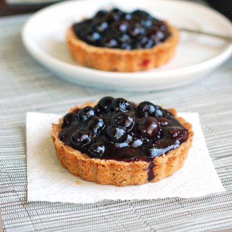 These fresh blueberry tarts have a deliciously textured homemade crust and are packed full of fresh blueberry filling. Blueberry Tart Recipe, Blueberry Tarts, Best Summer Desserts, Blueberry Tart, Tart Dessert, Shower Desserts, Baby Shower Desserts, Mini Tart, Tart Recipe