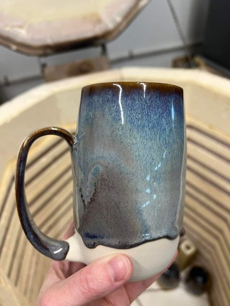 Spectrum textured dark chocolate and 2" band of RHC. Cone 5.5 plainsman 370 clay Glazing Ideas, Clay Mug, Glaze Combos, Ice Dye, Clay Mugs, Pottery Glazes, Art Life, Life Art, Dark Chocolate