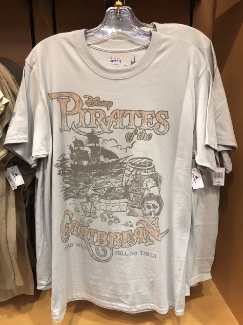 Park Attraction Tees with Vintage Style! Disneyland Aesthetic Outfit, Outfits Disneyland, Disneyland Aesthetic, Disney Park Outfit, Disney Trip Outfits, Theme Park Outfits, Disney Themed Outfits, Cute Disney Outfits, Disney World Outfits