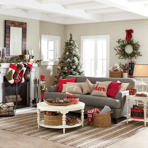 Grey Sofa, Christmas Decorations Living Room, Christmas Living Rooms, Farmhouse Christmas Decor, Farmhouse Christmas, Rustic Christmas, Decor Rustic, Christmas Balls, Christmas Table