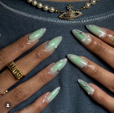 Trendy Fall Nails 2022, Medium Length Nails Acrylic, Silver Nail Art Designs, Nails 2022 Spring, Medium Length Nails, Coffin Nails Short, Nails Polygel, Fall Nails 2022, Trendy Fall Nails