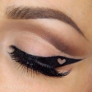 Now this is an awesome way to jazz up 50's eyeliner! Eyeliner Inspiration, Smudge Proof Eyeliner, Eyeliner Designs, Perfect Eyeliner, Eyeliner Styles, How To Apply Eyeliner, Eyeliner Looks, Black Eyeliner, Winged Eyeliner