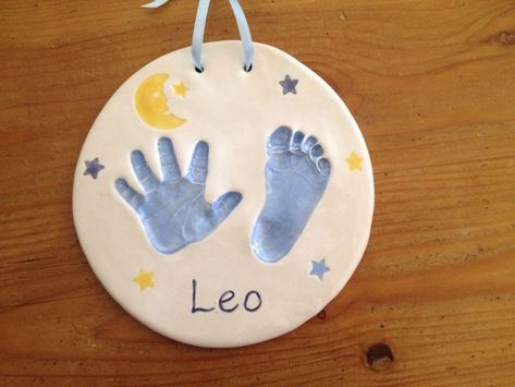 Ceramic Handprint Ideas, Baby Clay Handprint Ideas, Clay Handprint Ideas, Baby Ceramic Ideas, Handprint Plate, Baby Footprint Crafts, Clay Handprint, Baby Handprint Crafts, Baby Christmas Crafts