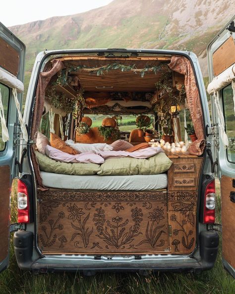 Combi Hippie, James Lloyd, Lloyd Cole, Hippie Car, Bus Living, Kombi Home, Bus House, Campervan Life, Van Life Diy