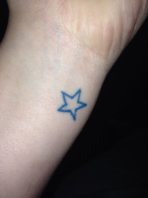 Small blue star tattoo on wrist #cute #tattoo Blue Star Tattoo, Star Tattoo On Wrist, Star Tattoos For Men, Star Tattoo Meaning, Tattoo On Wrist, Small Star Tattoos, Cool Wrist Tattoos, Small Tats, Wrist Tattoos For Guys