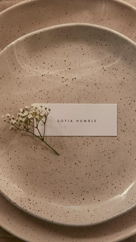 modern bride minimal simple place cards wedding stationery menu invitations Slim Wedding Dresses, Contemporary Bride, Minimal Wedding, Wedding Mood, Wedding Places, Wedding Place Cards, Place Card, Wedding Stationary, Wedding Menu