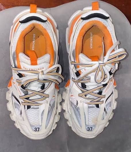 Balenciaga Store, Balenciaga Track Sneakers, Track Sneakers, Balenciaga Runners, Shoes Balenciaga, Gucci Boots, Pretty Shoes Sneakers, Balenciaga Track, Socks Sneakers