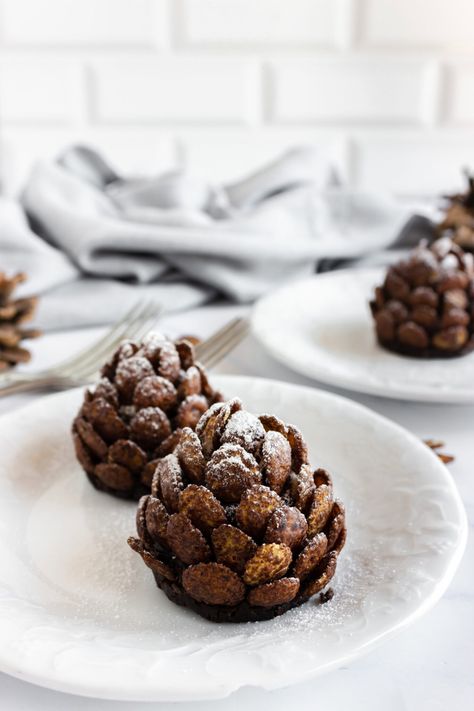 Delightful Christmas Edible Chocolate Pine Cones Christmas Cones Sweet, Oreo Pine Cones, Pine Cone Cookies, Pinecone Cookie, Pinecone Cookies, Chocolate Pinecones, Quick Holiday Treats, Cone Cakes, December Recipes