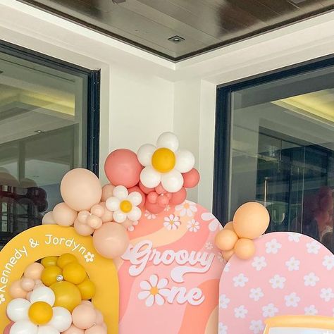 JanettLoveShop LLC on Instagram: "Kennedy’s & Jordyn’s Groovy One 🛼🌸🌼✨   #groovyone #groovytheme #groovythemeparty #groovythemebirthday #groovythemeballoons #groovybackdrop #daisy #daisytheme #daisythemebirthday #groovyonetheme #groovyoneballoons #groovyonebirthday #groovyoneballoons" One Groovy Baby Birthday, Groovy One First Birthday, Picnic Bday, Baby First Birthday Themes, Groovy One, Groovy Birthday, Girls Birthday Party Themes, 1st Birthday Party Themes, First Birthday Themes