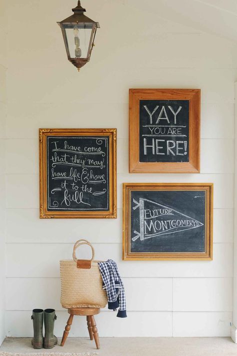 Learn how to make your own chalkboards using chalkboard paint & thrifted frames in our latest post on the Fernway Home Blog! Diy Chalkboard Frame, Thrifted Frames, Chalkboard Frame, Easy Diys, Diy Chalkboard, Framed Chalkboard, Rust Oleum, Chalkboard Paint, Diy Frame