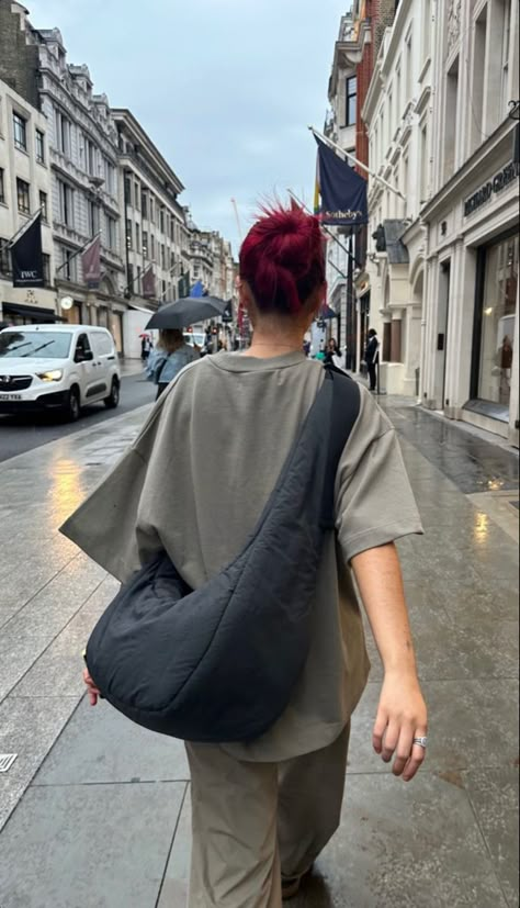 Sling Bag Women Outfit, Sling Bag Outfit, Fashion Attire, Swaggy Outfits, Urban Chic, Minimal Fashion, Outfits Casuales, Edgy Fashion, Instagram Fashion