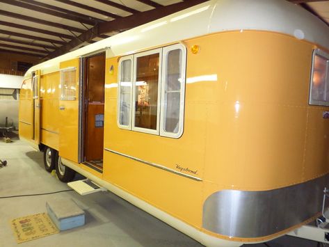 Lucy Movie, Vintage Trailers Restoration, Retro Trailers, Retro Trailer, Camper Trailer For Sale, Chuck Box, Carros Vintage, Old Campers, Vintage Rv