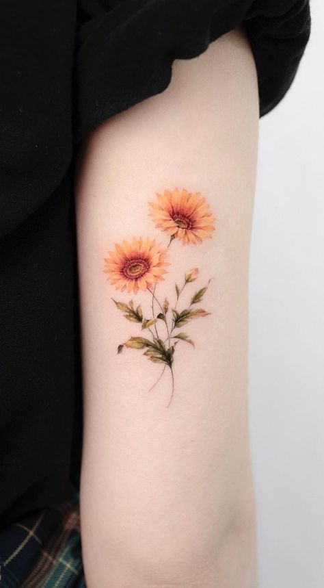 Inspirational Sunflower Tattoos Delicate Sunflower Tattoo, Small Sunflower Tattoo, Tattoo Sunflower, Flower Tattoo Shoulder, Delicate Tattoo, Sunflower Tattoos, Cute Tiny Tattoos, Shoulder Tattoos For Women, Stylist Tattoos