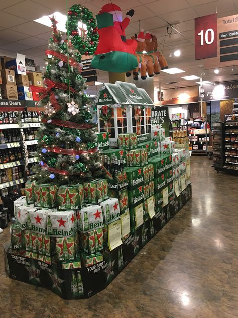 Heineken beer display Wine Shop Christmas Display, Liquor Store Christmas Decorations, Beer Display Ideas, Beer Tree Christmas, Beer Christmas Tree Rack, Wine Store Display, Christmas Coke Crate, Christmas Store Displays, Beer Display