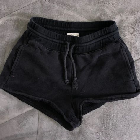 TNA SWEATSHORTS Sweatshorts Shorts Outfit, Aritzia Sweatshorts, Sweatshorts Outfits, Short Dr, Sweatshorts Shorts, Aritzia Pants, Cute Lazy Day Outfits, Cute Pants, Lazy Day Outfits