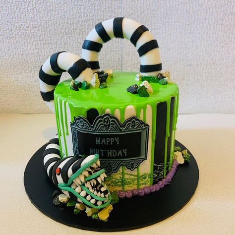 Tannika'sCreativeCakes on Instagram: "Beetles juice cake with green slime drip and an edible hand made sand worm working his way through the cake #beetlejuicecake#sandworm#perthcaker#greendripcake#edibleart" Beetle Juice Desserts, Beetle Juice Cake Ideas, Beetle Juice Cupcakes, Beetlejuice Birthday Cake, Beetlejuice Cupcakes, Beetle Juice Cake, Tim Burton Cake, Beetlejuice Cake, Beetlejuice Birthday