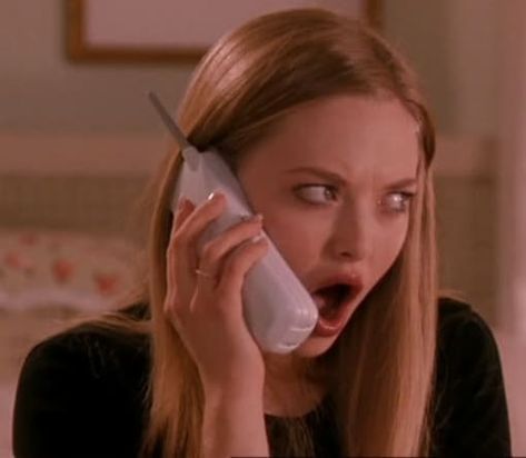 Karen Smith Mean Girls Aesthetic, Karen Smith, Regina George, Girl Movies, Insta Profile Pic, On The Phone, 90s Aesthetic, Amanda Seyfried, Cute Profile Pictures