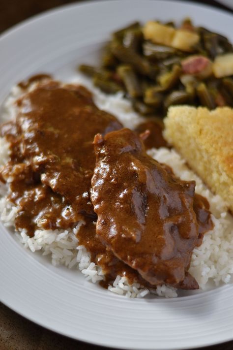 Rice and Gravy Steaks Recipe - Coop Can Cook Homemade Brown Gravy, Smothered Steak, Spaghetti With Ground Beef, Rice And Gravy, Steak And Rice, Cube Steak Recipes, Cube Steak, Brown Gravy, Beef And Rice