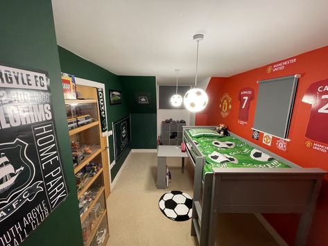 Man Utd Bedroom, Arsenal Bedroom Ideas, Manchester United Bedroom Ideas, Boys Aston Villa Bedroom, Manchester United Bedroom, Football Wallpaper For Kids Bedroom, Sunderland Football, Plymouth Argyle, Football Bedroom