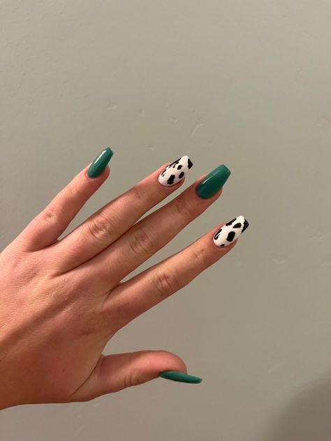 Green Cowprint Nails, Dixie Chicks Concert Nails, Green And Cow Print Nails, Cow Print Nails Oval, Emerald Green Cow Print Nails, Cow Christmas Nails, Christmas Cow Print Nails, Two Colour Nails Color Combos, Cow Theme Nails