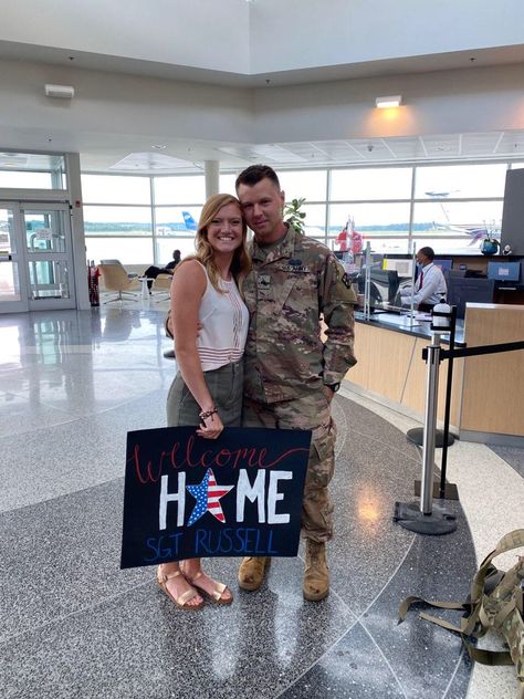 Deployment Welcome Home Signs, Marine Homecoming Signs, Welcome Home Signs For Military, Deployment Homecoming Signs, Marine Homecoming, Goodbye Pictures, Army Care Package, Army Boyfriend, Army Letters