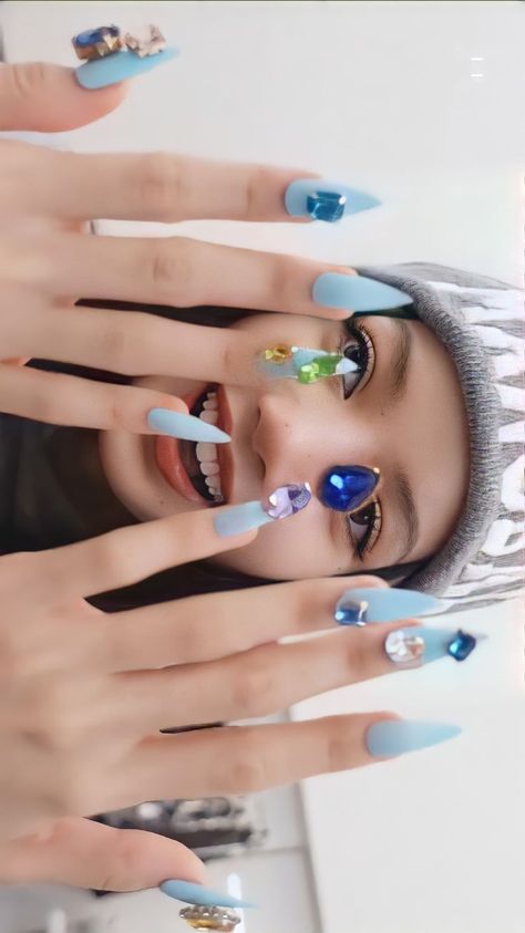 Lili Film, K Pop Nails, Idol Nails, Nail Art Designs For Beginners, Graffiti Nails, Nail 2023, Easy Nail Art Designs, Long Square Nails, Golden Nails