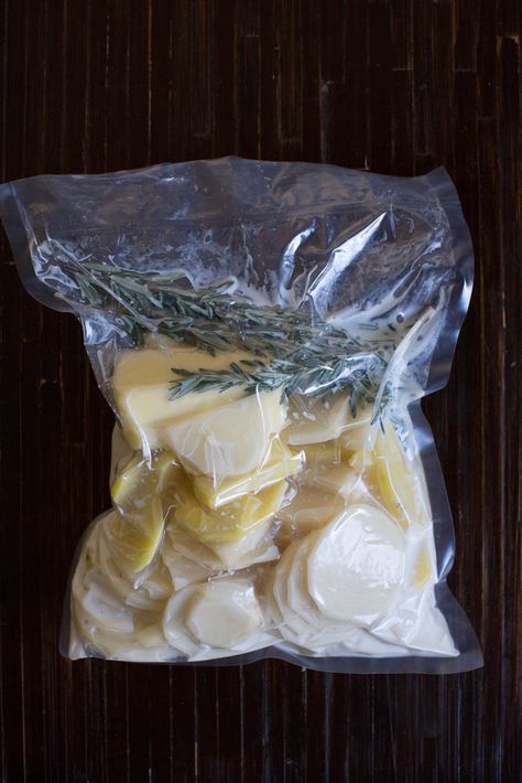 Sous Vide Mashed Potatoes, Rosemary Mashed Potatoes, Joule Sous Vide, Sous Vide Vegetables, Sous Vide Machine, Zucchini Puffer, Sous Vide Recipes, Sous Vide Cooking, How To Cook Potatoes