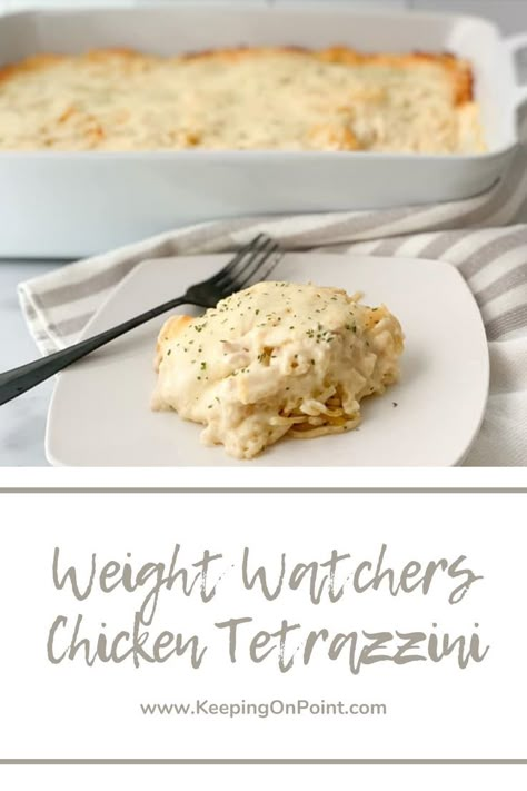 Weight Watchers Chicken Tetrazzini - this is lightened up comfort food! Easy Chicken Tetrazzini Recipe, Turkey Tetrazzini Recipe, Easy Chicken Tetrazzini, Traditional Spaghetti, Weight Watchers Food Points, Weight Watchers Casserole, Chicken Tetrazzini Recipes, Keeping On Point, Low Fat Chicken