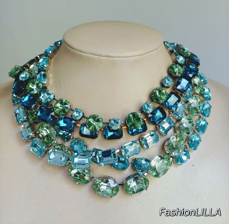 Collar Aesthetic, Anna Wintour Style, Aesthetic Party, Crystal Necklaces, Swarovski Crystal Necklace, Anna Wintour, Crystal Choker, Austrian Crystal, Green Crystals