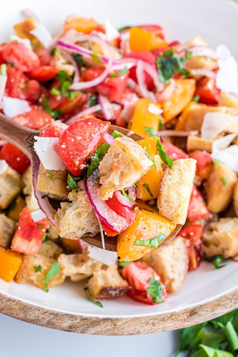 Easy Panzanella Salad Recipe - Salads Soups and Sweets Panzanella Salad Recipe, Pasta Fagioli Recipe, Salad Salad, Panzanella Salad, Savory Salads, Classic Recipes, Broccoli Cheddar Soup, Italian Salad, Cracker Recipes