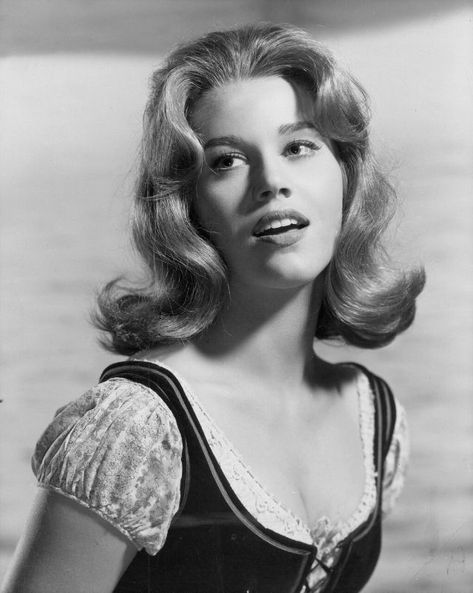 30 Beautiful Black and White Portraits of a Very Young Jane Fonda From Between the Late 1950s and Early 1960s ~ vintage everyday Anne Francis, Actor Studio, Jane Seymour, Classic Actresses, Jane Fonda, Tony Awards, Black And White Portraits, Hollywood Celebrities, Young And Beautiful