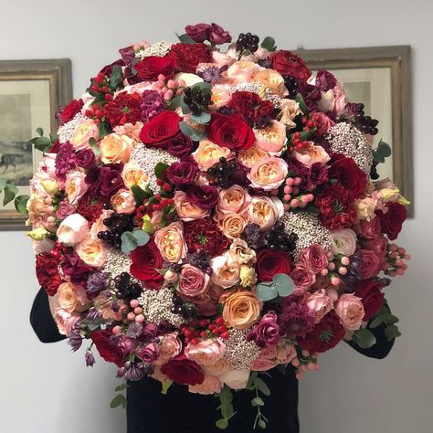 Huge Bouquet Huge Flower Bouquet, Giant Flower Bouquet, Huge Bouquet Of Flowers, Huge Bouquet, Dream Flower, Flowers For Men, Wedding Cake Cookies, Dark Flowers, Giant Flowers