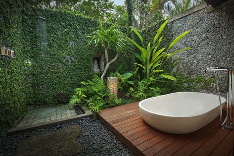 The Damai :: Villas - Like staying in the home of a friend - Luxurious Resort Bali - lush tropical Balinese gardens Balinese Garden, Indoor Outdoor Bathroom, Tropical Bathroom, Zen Bathroom, Outdoor Bathroom Design, Outdoor Showers, Outdoor Bath, Outdoor Bathroom, Bathroom Design Inspiration