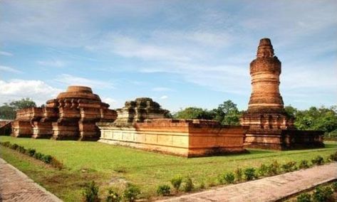 #WisataJambi #WisataSejarahJambi #CandiMuaroJambi Kampar, In His Time, Buddhist Temple, Ancient Architecture, Female Travel, Monument Valley, Eiffel Tower, Vietnam, Temple