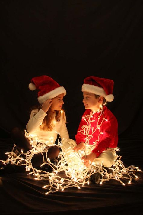 Sibling Christmas photo Diy Christmas Pictures Kids, Sibling Christmas Pictures, Christmas Lights Photoshoot, Baby Holiday Card, Christmas Pictures Kids, Diy Christmas Pictures, Baby Christmas Photos, Xmas Pictures, Xmas Photos