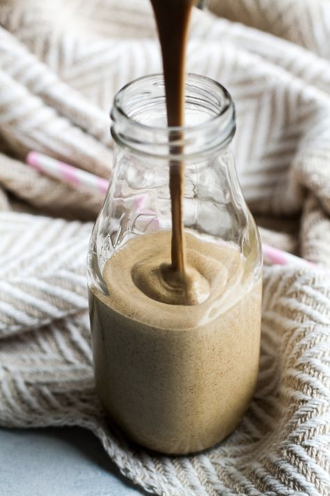 Snickerdoodle Overnight Oatmeal Smoothie | running with spoons Oatmeal Smoothie, Oat Smoothie, Overnight Oats Healthy, Overnight Oatmeal, Breakfast Food List, Healthy Breakfast Smoothies, Overnight Oats Recipe, Vegan Smoothies, Strawberry Smoothie