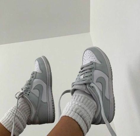 Basket Style, Trendy Shoes Sneakers, All Nike Shoes, Nike Shoes Jordans, Baskets Nike, Off Campus, Fresh Shoes, Cute Sneakers, Cute Nike Shoes