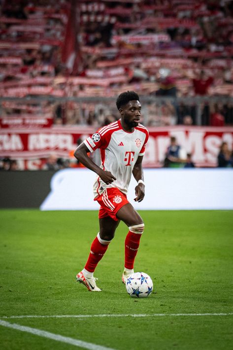 Alphonso Davies Wallpaper, Alphonso Davies, Soccer Pics, Soccer Wallpapers, Hard Photo, Real Madrid Football, Best Football Players, National Stadium, Football Pictures