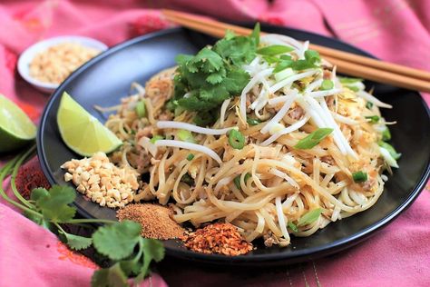 Authentic Pad Thai (Phat Thai Sai Khai) | Kitchen Frau Tasty Noodles Recipe, Khmer Food, Asian Street Food, Asian Inspired Dishes, Thai Cooking, Hamburger Meat Recipes, Noodle Dishes, Asian Dishes, Sausage Recipes